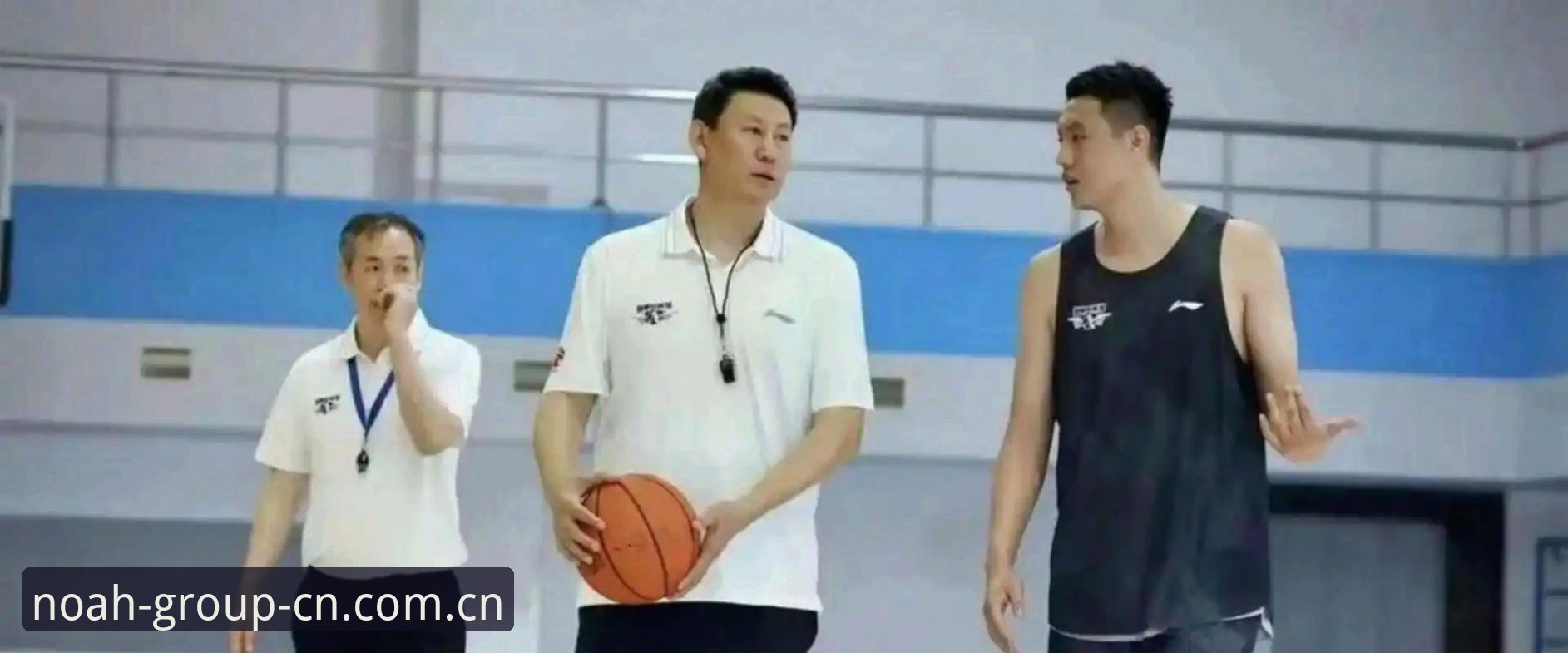 顾问vs主帅：李楠与许利民的执教路线——谁是北京男篮更优解？在诺亚娱乐集团CN登录安卓版v1.9.5的赛程数据页面上，用户周航反馈，很多用户常误解一个关键点：他们以为球队战绩差是因为教练没能力，或者换帅就能立刻翻身。但真相恰恰相反。以北京男篮这次换帅为例——许利民带队近两年，拿到一个亚军和一个半决赛成绩，放在其他球队已经算优异水平；可为什么他要让位给李楠？这背后是岗位功能的天然区别：顾问和主帅的目标、职责周期完全不同。